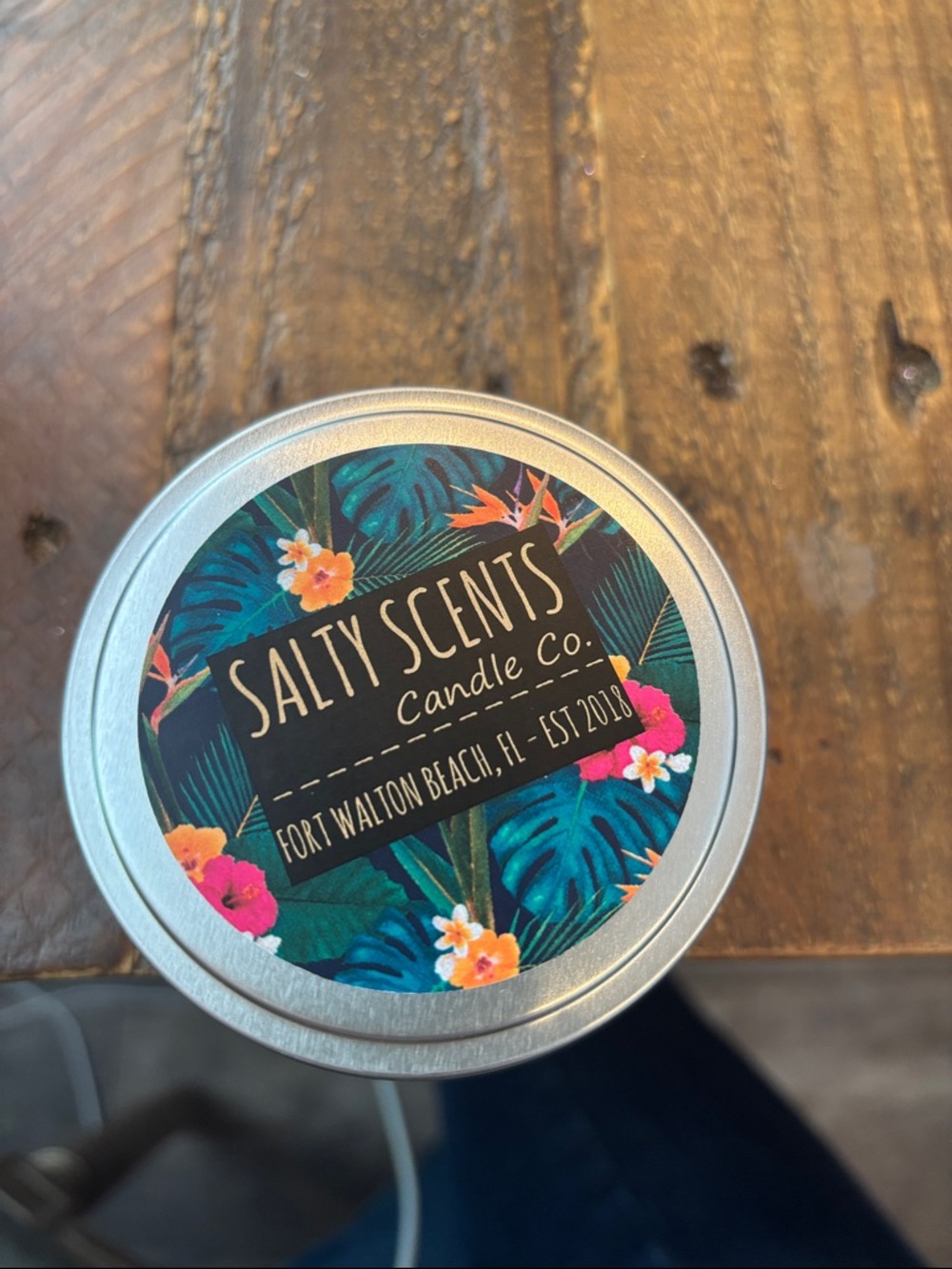 Beach bum tropical scent amazing smell you won't be disappointed!!!! Soy wax